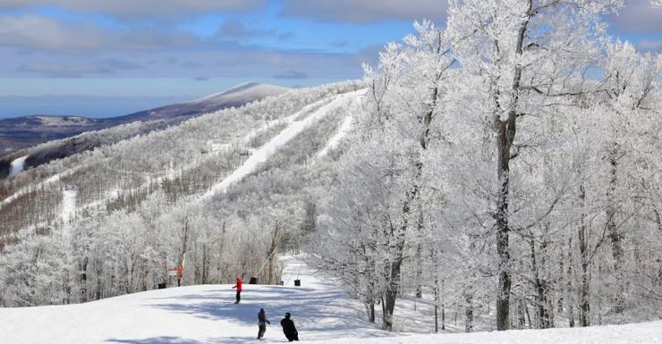 Suit Up and Head Out to these Family-Friendly Ski (and Snowboarding) Mountains near Bergen County,NJ