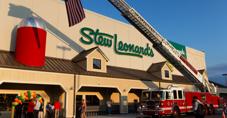 Stew Leonard’s, the “Disneyland of Dairy Stores”, Opens in Paramus Park Mall