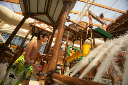 Camelback Lodge’s HUGE New Indoor Camelback Water Park